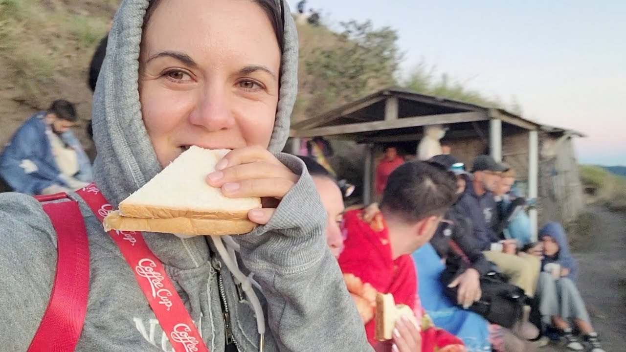 Am plecat SINGURA din INDONEZIA dupa ce AM URCAT pe un VULCAN ACTIV in BALI