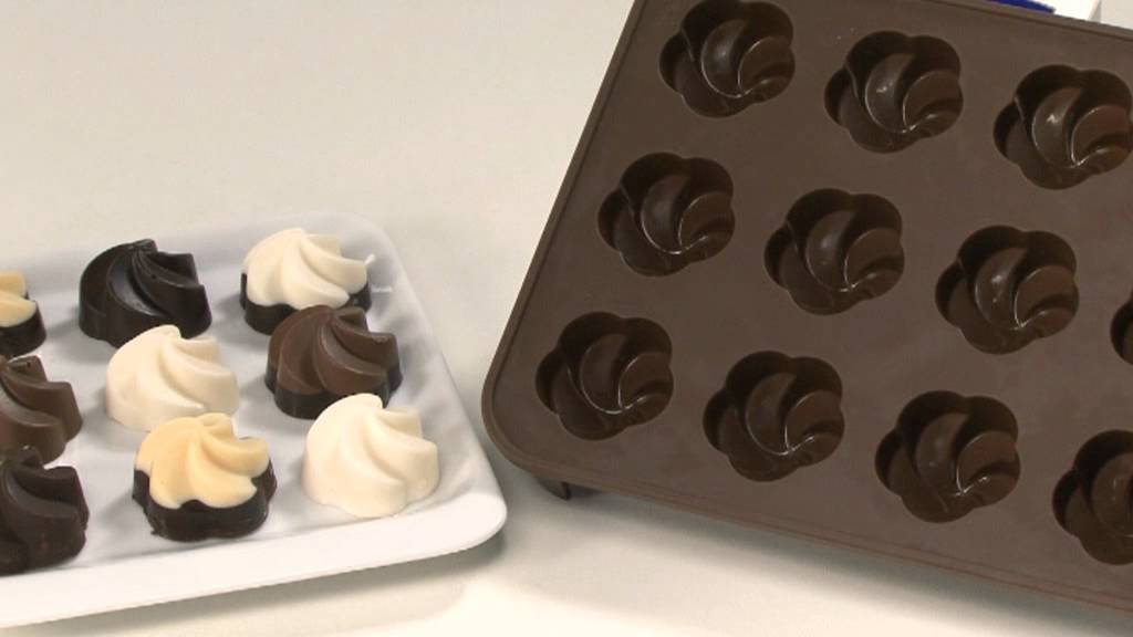 Egomanía Especificado cangrejo Video de uso: Moldes de chocolate Delícia Silicone - YouTube