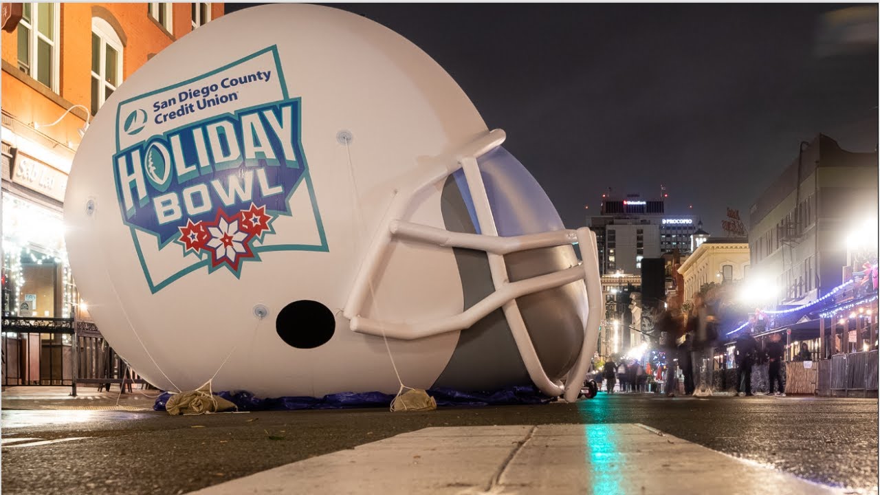 2022 SDCCU Holiday Bowl, parade and Sky Show YouTube
