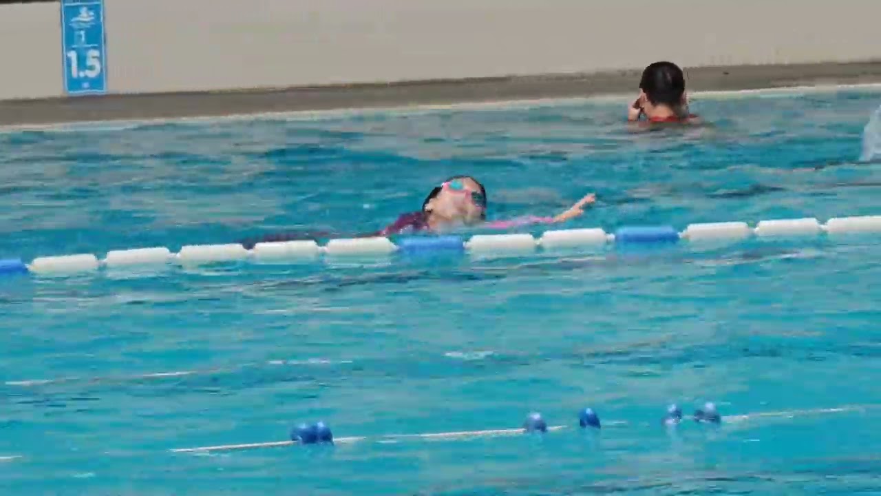 ว่ายน้ำออกกำลังกายกัน