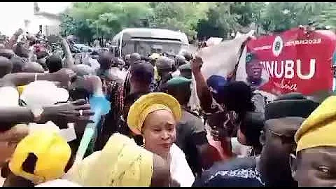 Massive Crowd As Tinubu Visits Obasanjo In Abeokuta (2)
