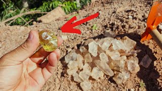 MAN FINDS GOLD COLOR PRECIOUS STONE