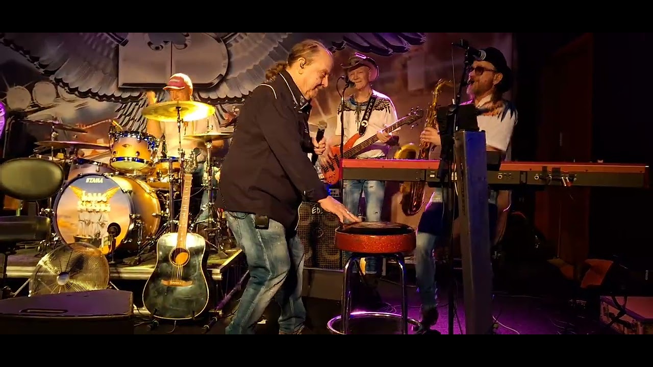 Lasse Stefanz.Live Peppelinos bar.Båberg.17 april 2025.