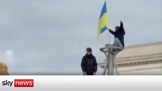 Ukrainian flag raised in Kherson