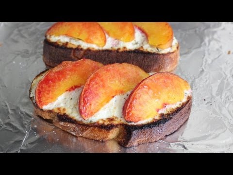 Video: How To Make A Biscuit With Peaches And Goat Cheese