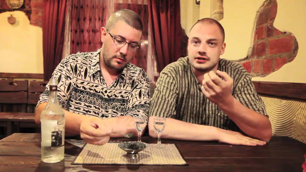 Как едят черную икру в Астрахани - YouTube