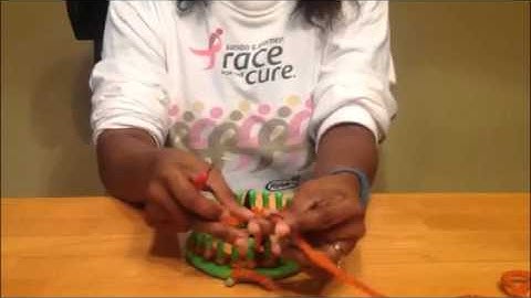 Changing colors on a loom