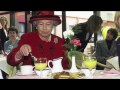 Present Simple - The Daily Routine of the Queen