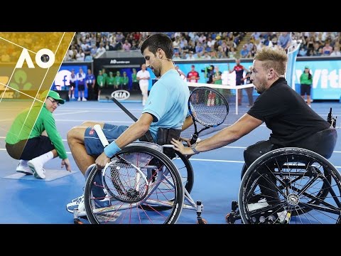 Video: Můžou zdatní hrát tenis na invalidním vozíku?