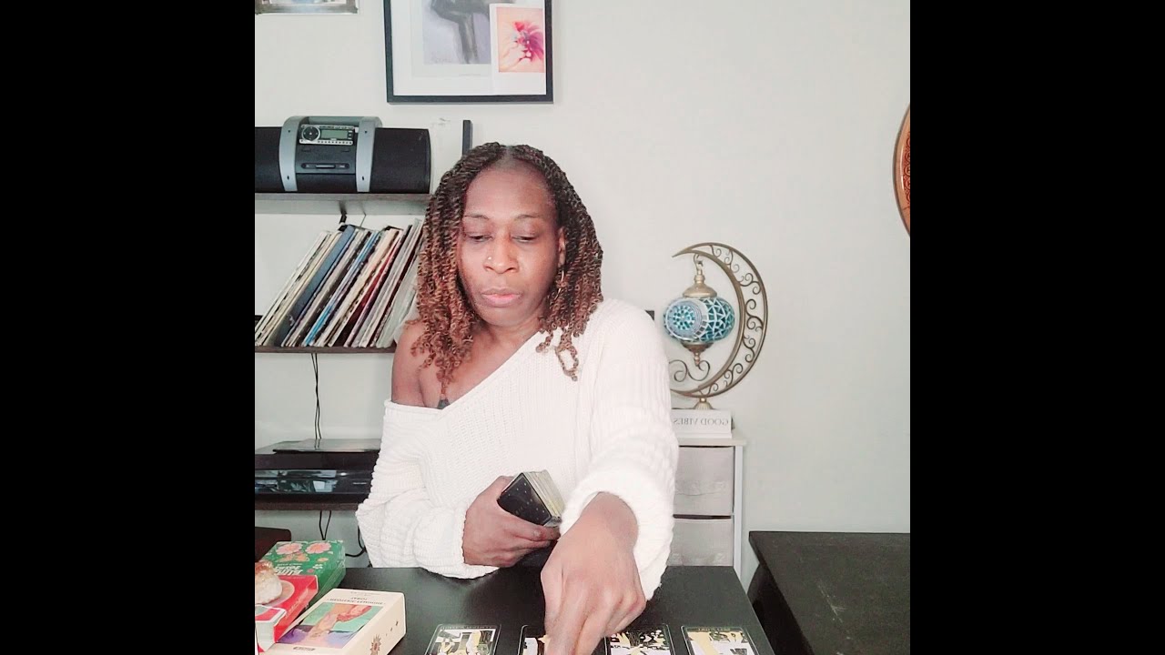 она в ярости + сталкивается с кармой, поскольку правда о том, что судьба подменила ЕЁ жизнь на ВА...