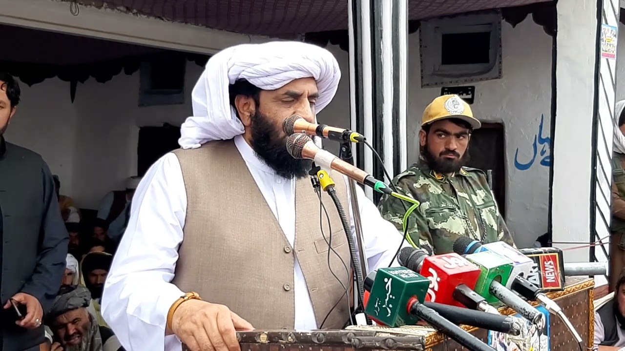 چمن جامعہ العلوم مدرسہ قاری ٹاون میں دستار بندی سے سینیٹر حافظ حمداللہ صاحب خطاب کررہے ہیں