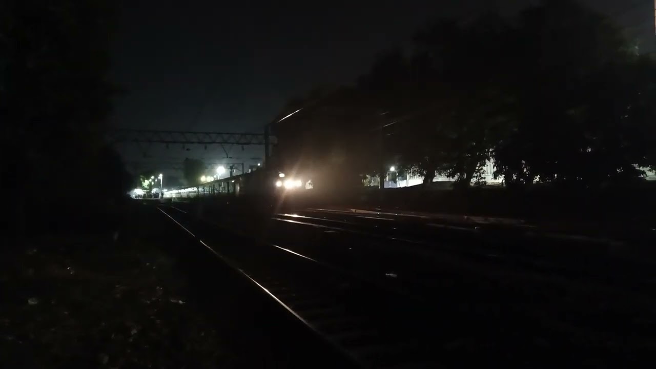 ENJOY THE HONKING OF HWH P5 WITH HOWRAH BOUND GANADEVATA EXPRESS RUSHINGLY TOWARDS HWH