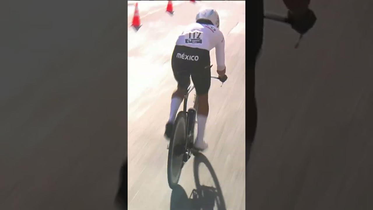 Team Mexico’s Ignacio Prado managed to shift his own chain at time-trial speeds 🫣🇲🇽