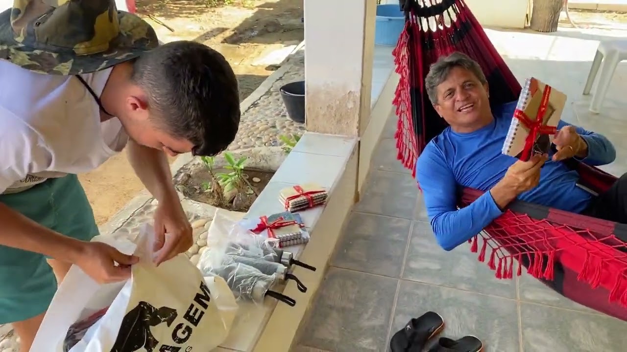 PRESENTE BOM QUEM GANHA SOU EU