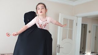 Merdivenli Evden Garip Sesler Duyduk Yaşlı Cadı Teyze Tuğçe'yi Şekerle Kandırdı.