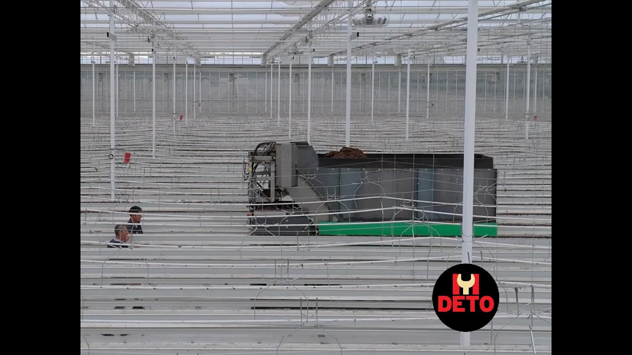 Strawberry cultivation gutters system with mechanized operations, COX, DETO, METEOR