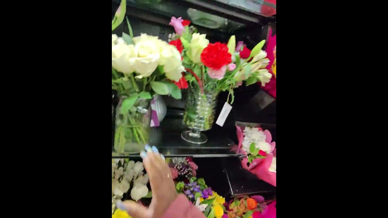 Went n got mhe n my mama some flowers 💐 #likeandsubscribe 