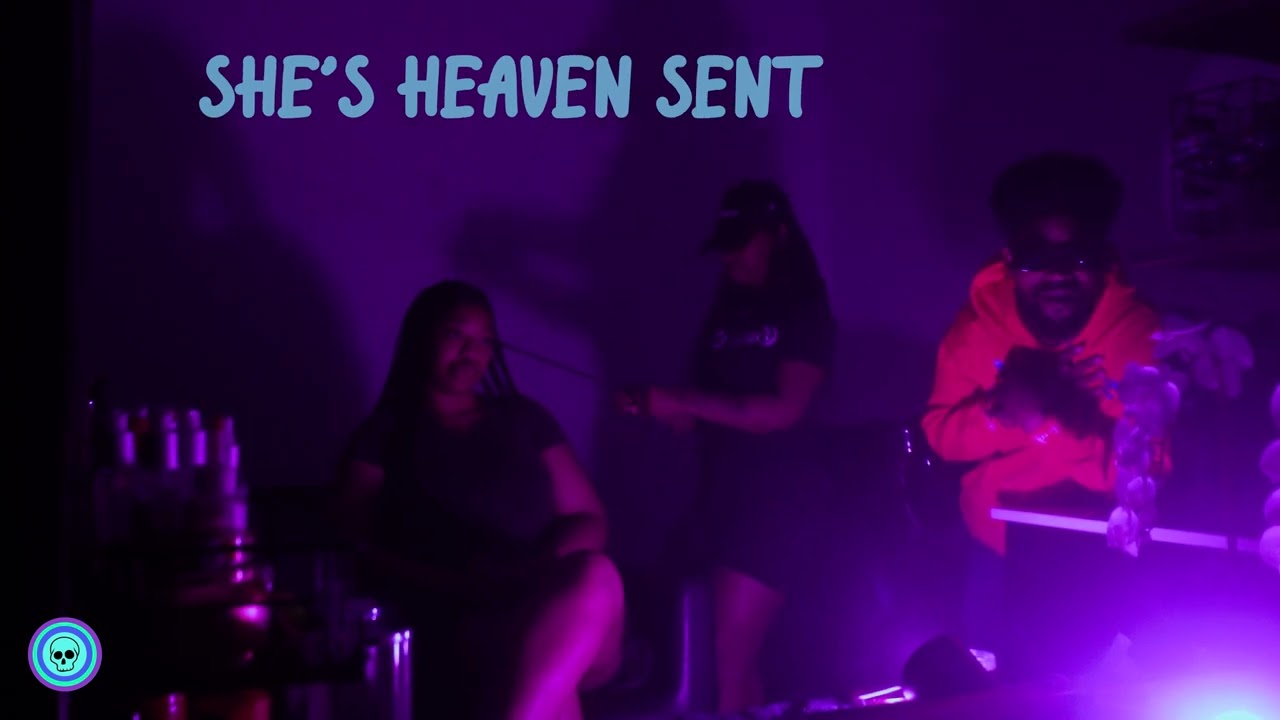 Her Own Style (Official Lyric Video) - Dwayne Levi