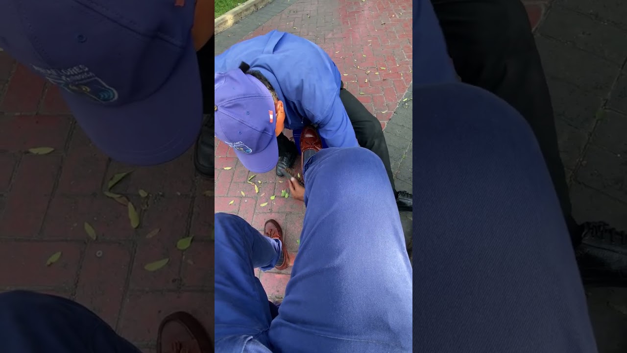 Fresh Shoe shine…while you wait #shoeshiner #manshoes #shoeshine #engraxate #zapatosdehombre #boleo