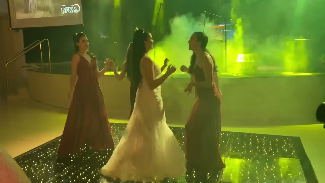 Dança de Casamento. Noiva com Madrinhas