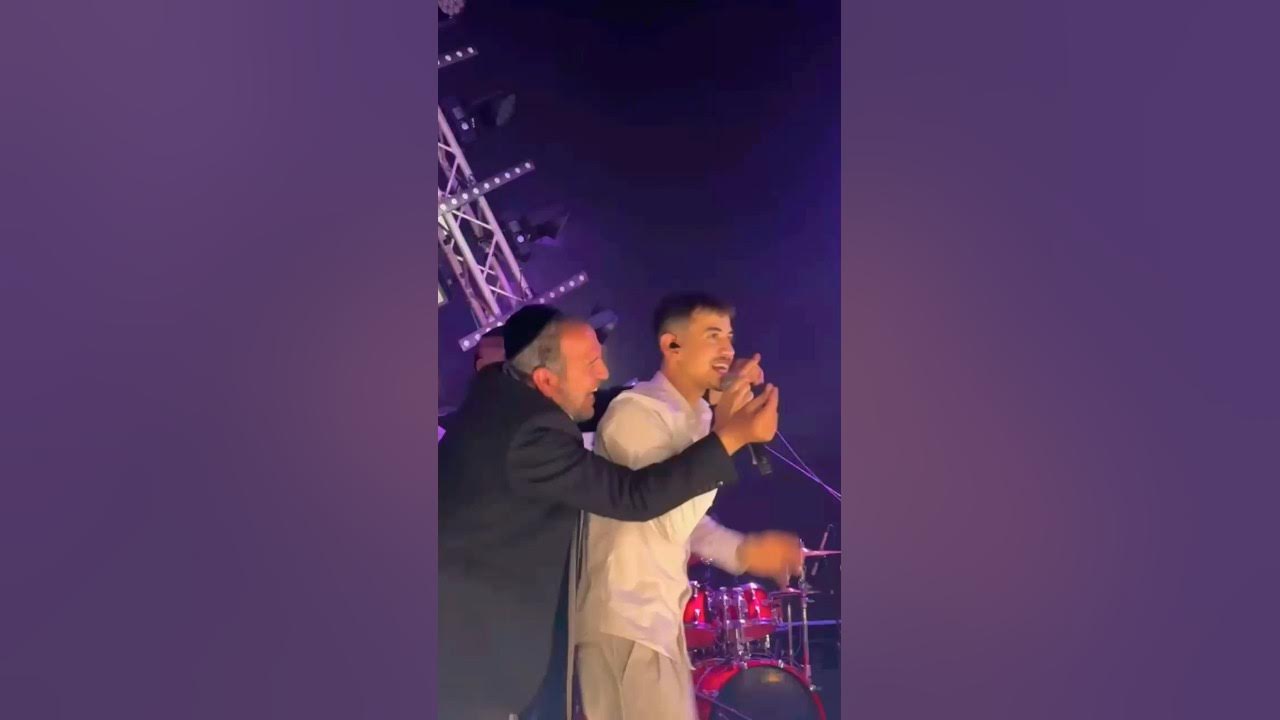 ששון שאולוב הפתיע כשהזמין לבמה את מי שחיבר את הלהיט 'השם יתברך' הרב אורן לוי #תמיד אוהב אותי #אליצור ששון שאולוב הפתיע כשהזמין לבמה את מי שחיבר את הלהיט 'השם יתברך' הרב אורן לוי #תמיד אוהב אותי #אליצור