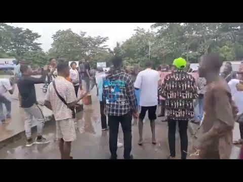 Protest outside Ondo government house, Akure.