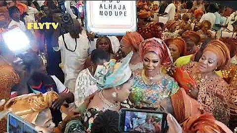 OGOGO SPRAY ALHAJA SHINESHINE WITH CASH ON HE 60TH BIRTHDAY PARTY