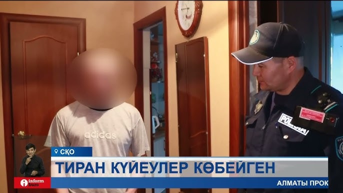 Үлкен есектері бар жалаңаш ханымдар Әдемі томпақ қызбен жыныстық қатынас