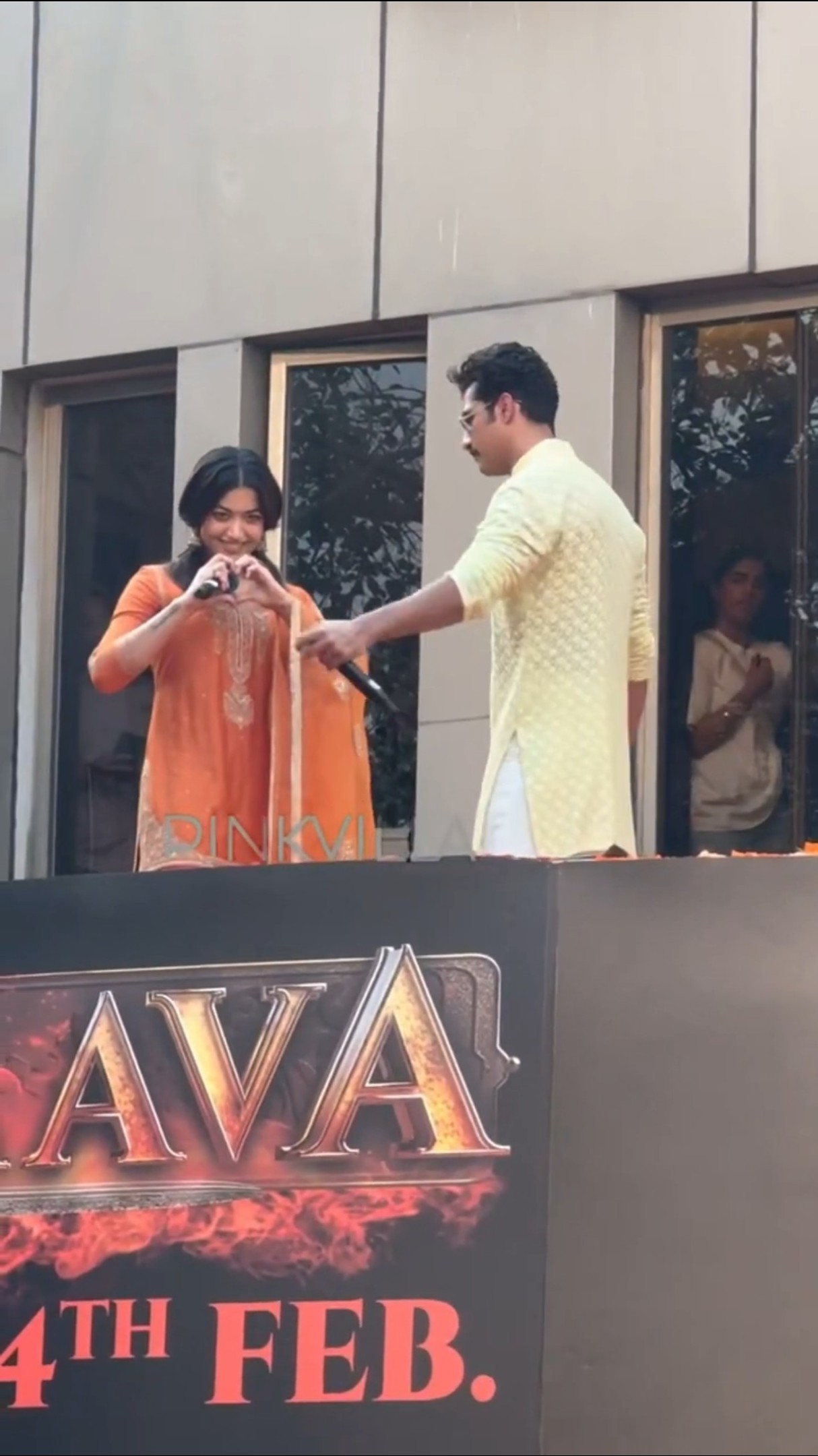 The Way Vicky Kaushal Holds Rashmika Mandanna’s Hand \u0026 Help Her Walk? #shorts #bollywood