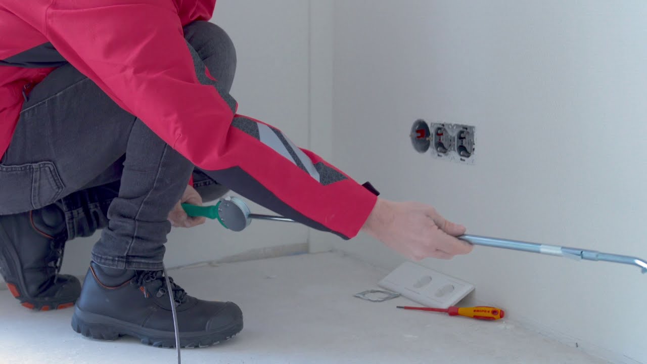 Pluglas Kabels in een loze leiding aanleggen I Instructiefilm Elektro Scheppers ...