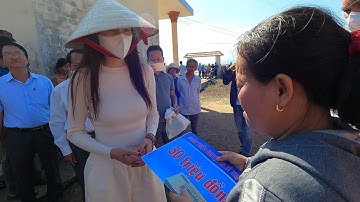 Vợ chồng ca sĩ Thủy Tiên, Công Vinh DẠO MỘT VÒNG quanh nhà bị sập rồi TRAO LIỀN TAY 50 TRIỆU