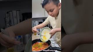 Orgulloso Cocinando Su primer Huevo👨‍🍳🍳🤤😋 #shorts #parati #foryou #shortvideo