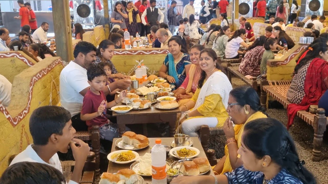 खूप दिवसांनी फॅमिली सोबत बाहेर.😍आज स्वतःसाठी वेळ काढला😅मी खूपच घाबरली.😰 आईच केदारनाथ दर्शन🙏🏻