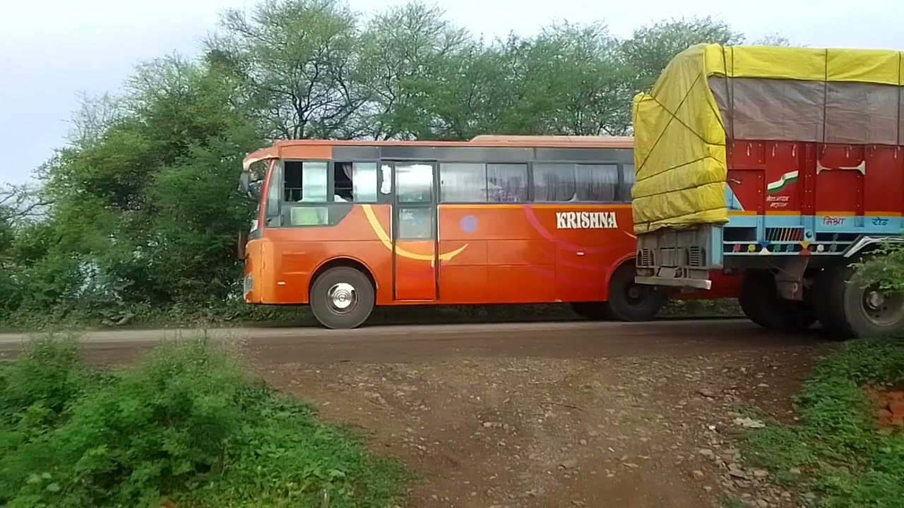 जे के सीमेंट, में लगी वाहनो की भीड़