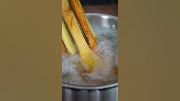 Kitchen Hacks You Need To Know: Deep Clean Wooden Utensils