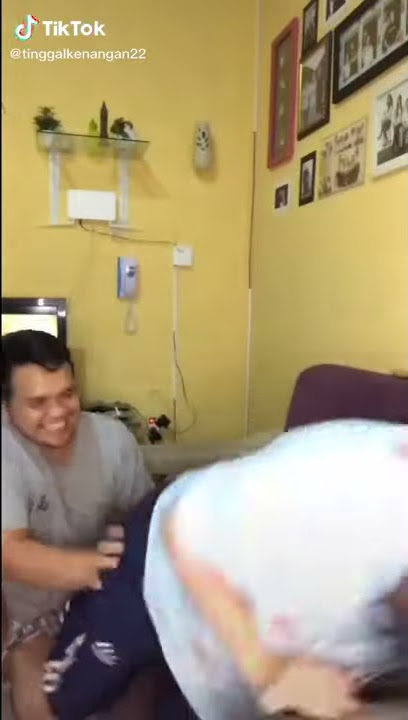 Cewek gemuk kentutin cowoknya