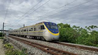 3217次區間車通過(EMU800)
