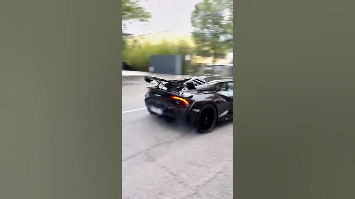 U-turn with the Huracan STO