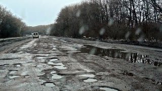 Відеорепортаж.  Дороги Вінниччини схожі на решето(, 2016-08-11T11:45:36.000Z)