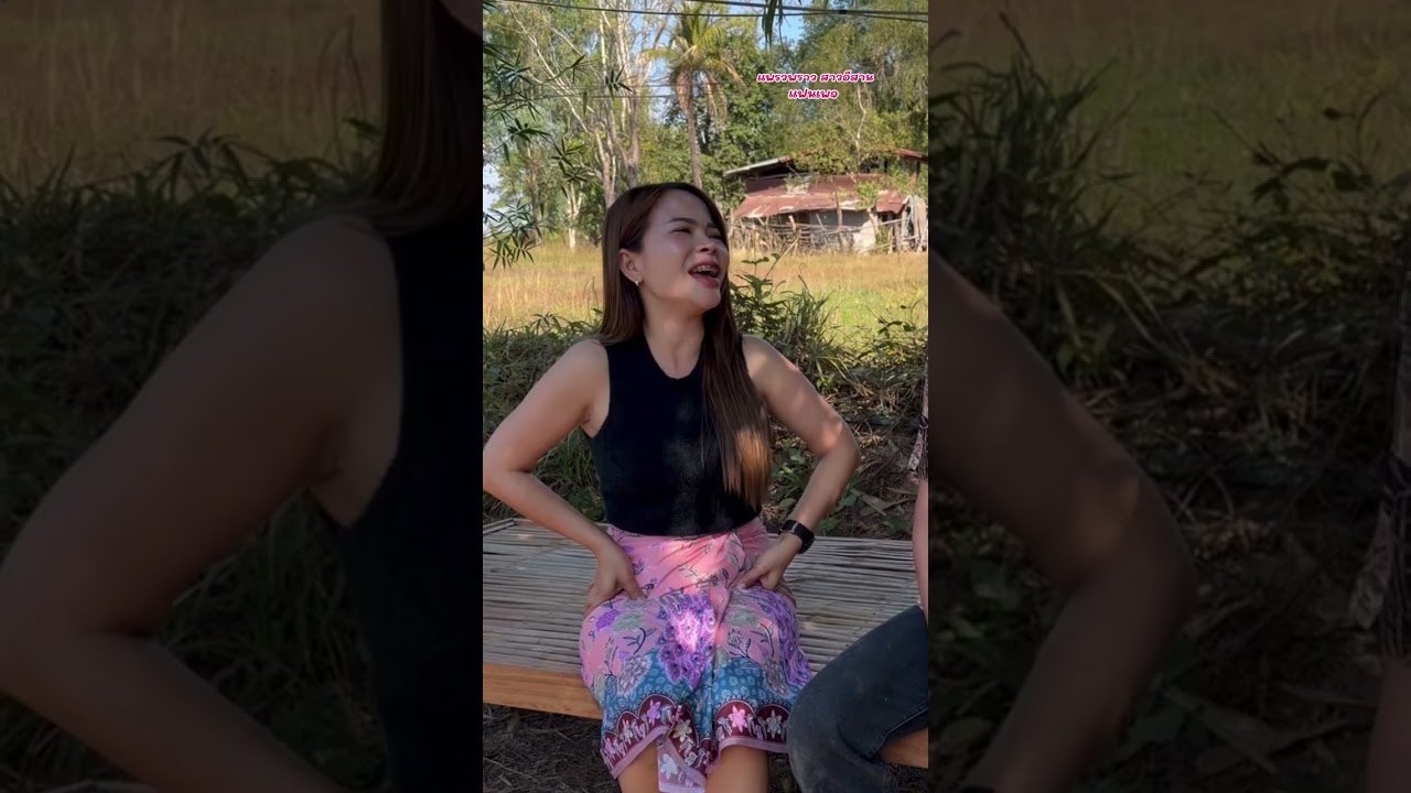 Сын приготовил лапшу для отца.