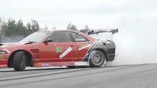 Chetyre Kolesa Protiv Dvuh 240