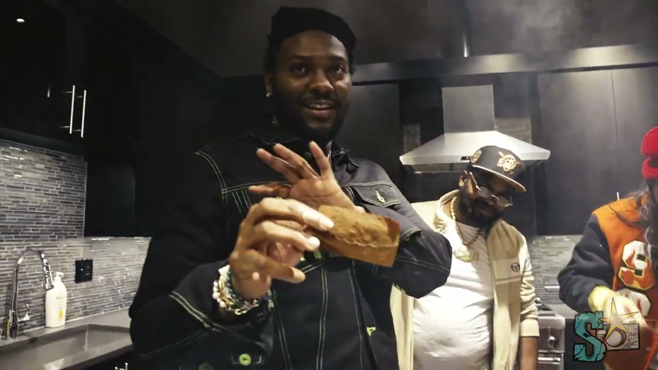 How to roll a loose leaf with Peezy ( Special Guest BabyTron )