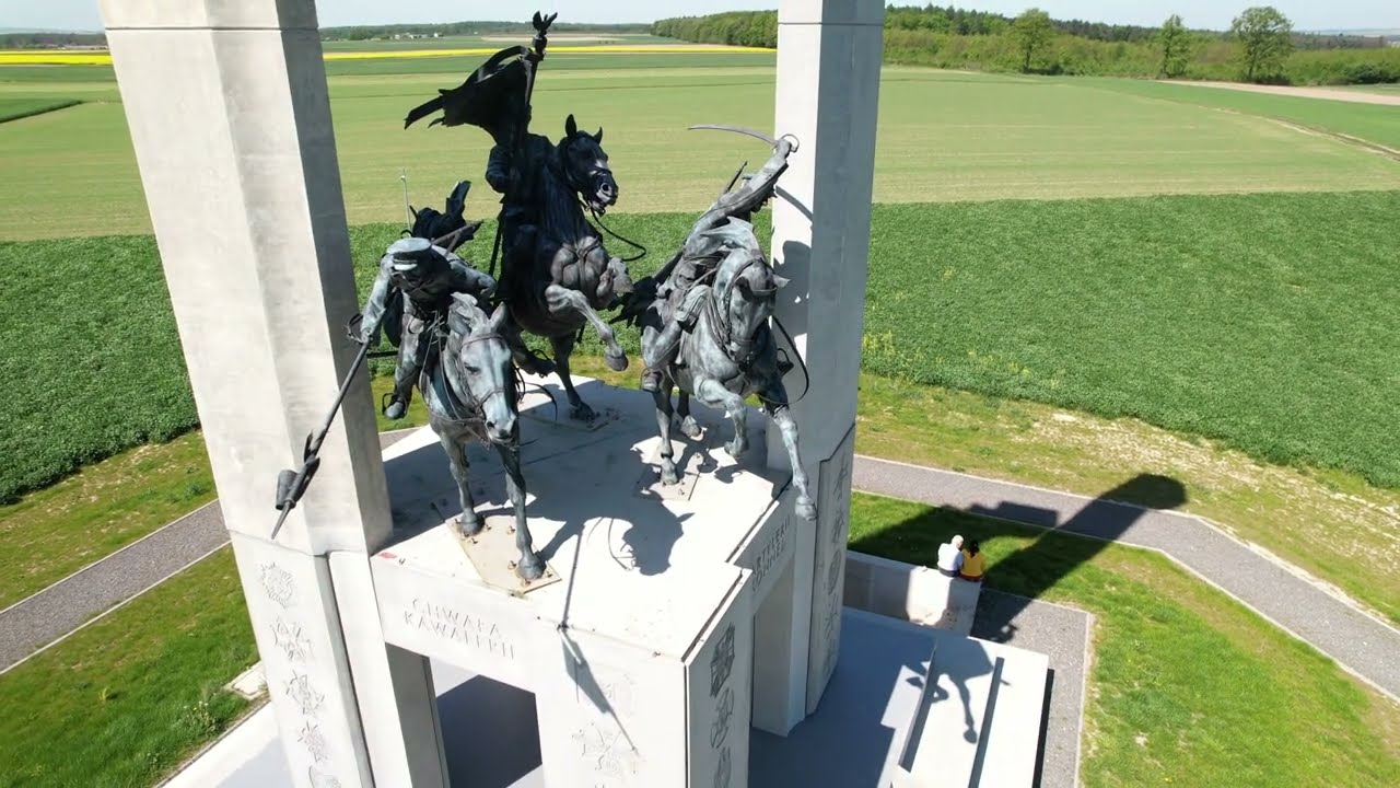 Pomnik Chwały  Kawalerii I Altylerii Konnej oraz Bitwy pod Komarowem