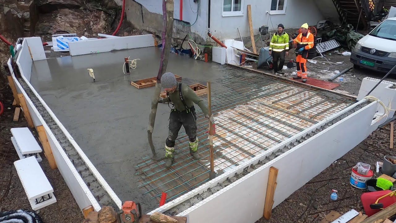 Støp og puss garasje gulv. 75 kvaderat Furtebu. Håndverkeren Langen i Fredrikstad. Gulvstøp. betong.