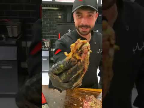 فيديو: هل يستطيع الحاوى أكل اللحوم؟