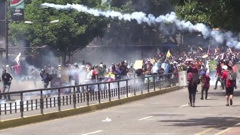 Suben a 75 los muertos en Venezuela por tensión política