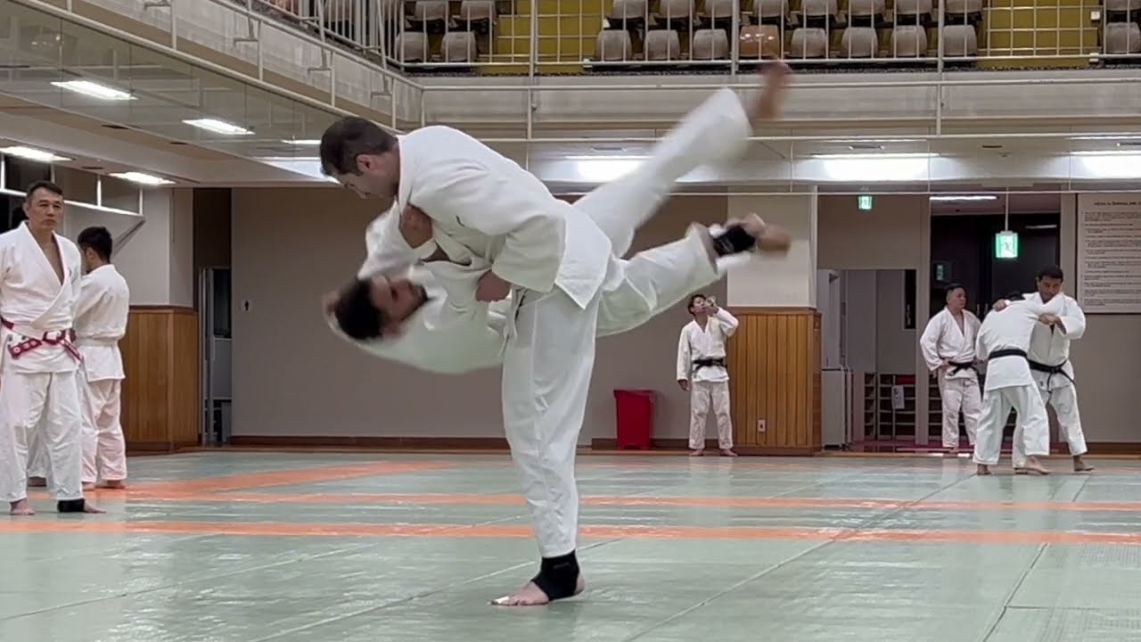 Judo Black Belt Test at Kodokan・講道館初段試験(投の形) - YouTube