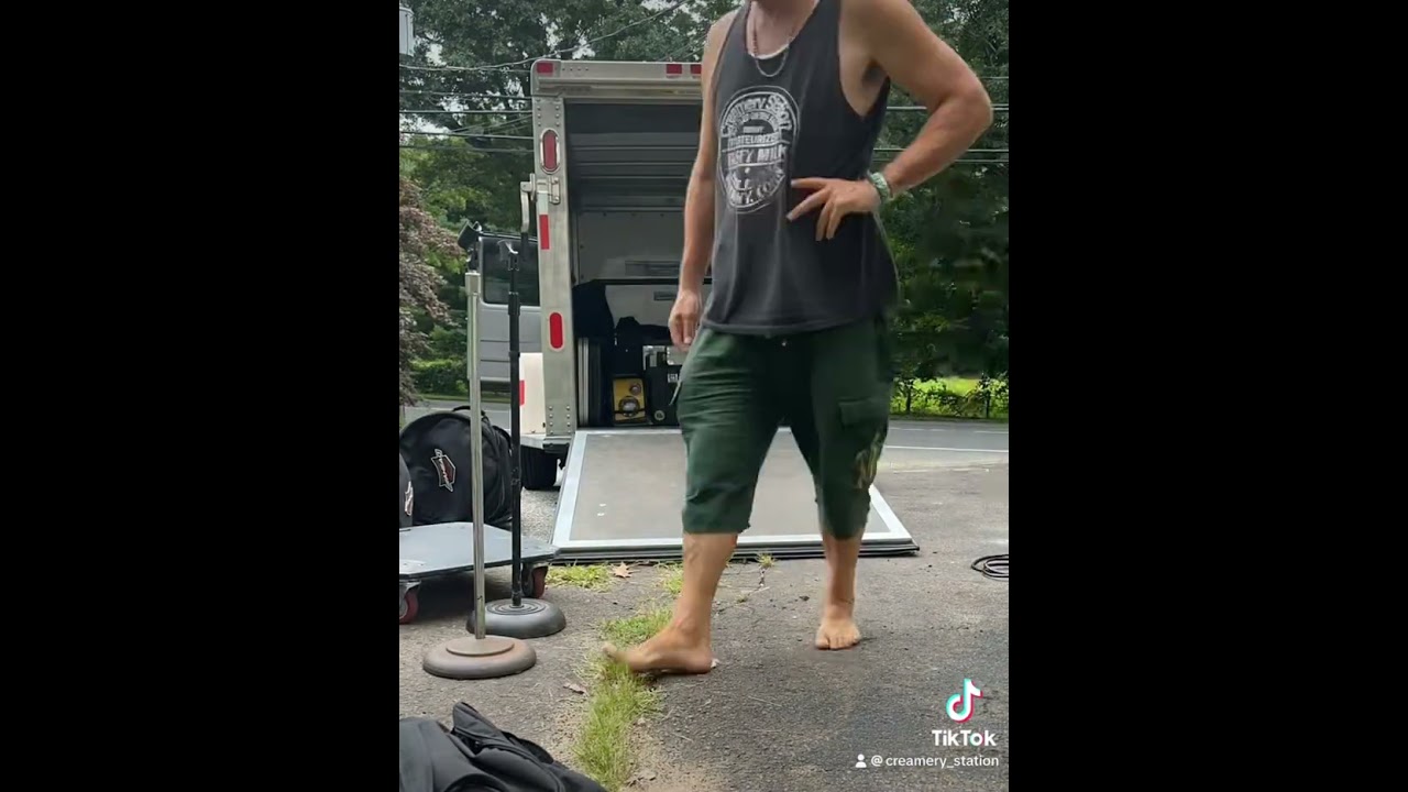 On the road again! Lezgoo! 👽🤘🌲❤️🐮