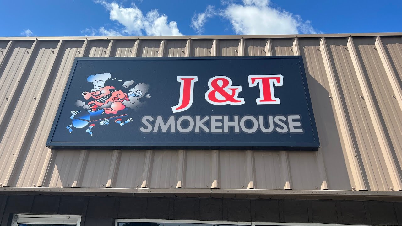 Eating at J & T Smokehouse in Leesburg, Florida Amazing BBQ In Central Florida Stinkin' Good