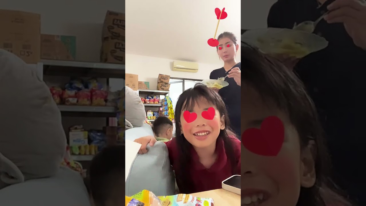 Bagai mana senangnya anak2 teh novi saat mereka di masakin dan di suapin sama mamanya